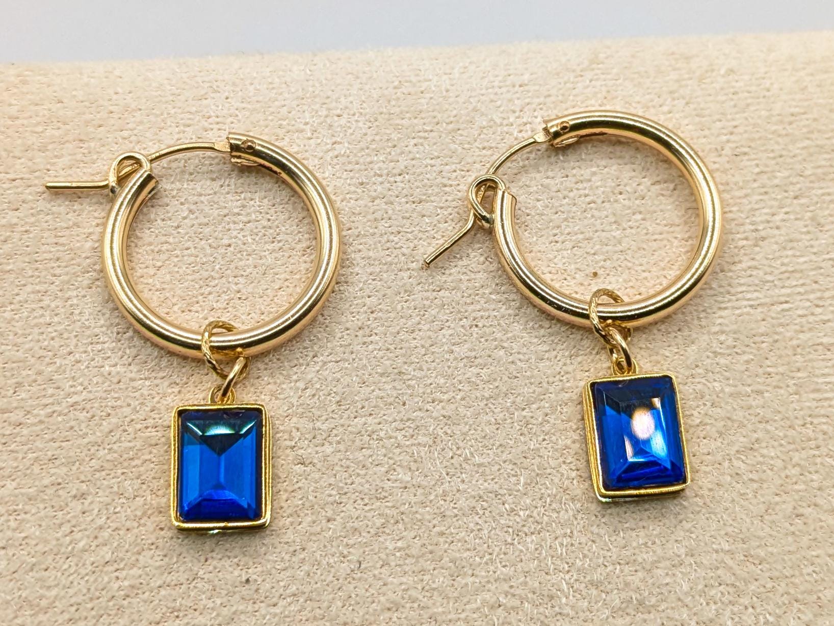 Boucles d'oreilles créoles en or et saphir - Ecrelya Bijoux