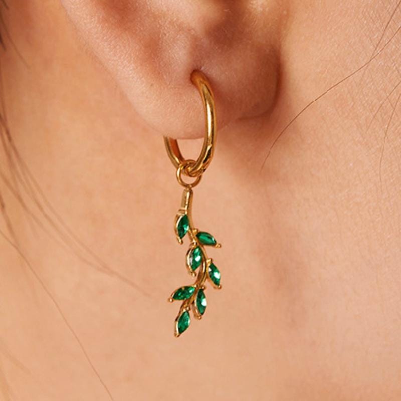 Boucles d’oreilles créoles feuille & zircons vert émeraude - Ecrelya Bijoux