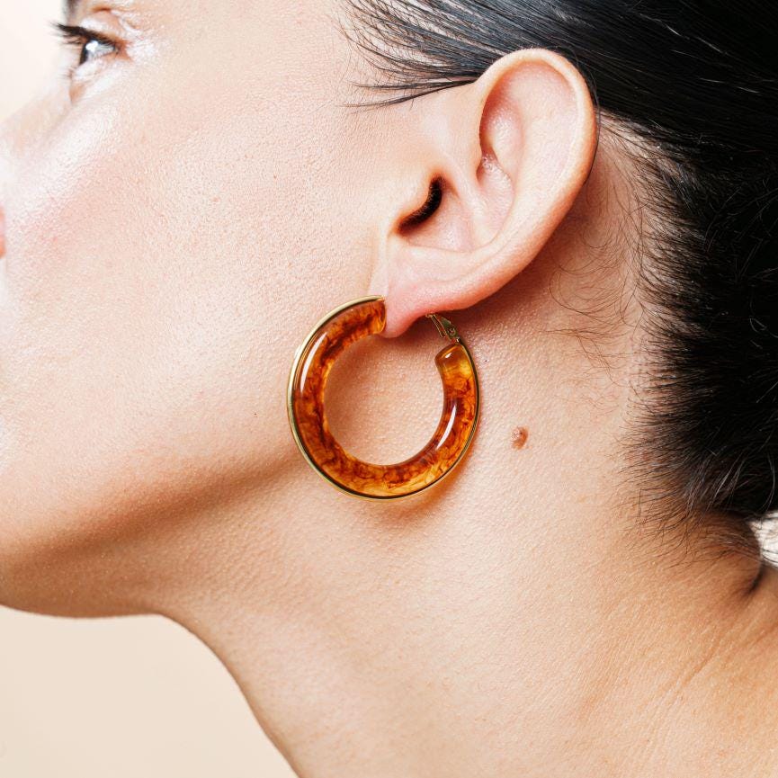 Boucles d’oreilles créoles ambre marbrée - Ecrelya Bijoux