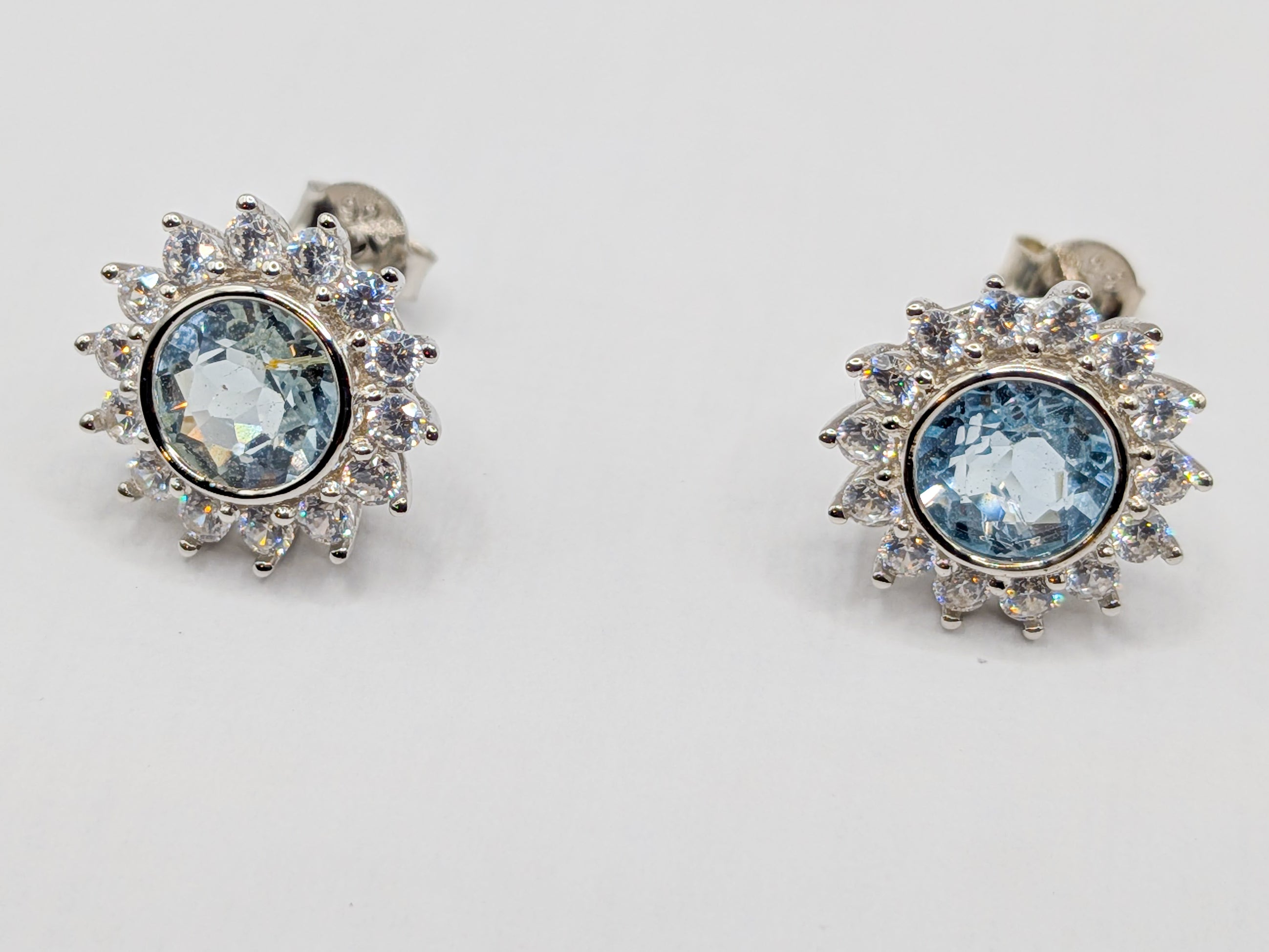 Puces fleur topaze bleue naturelle en argent 925 | Ecrelya Prestige