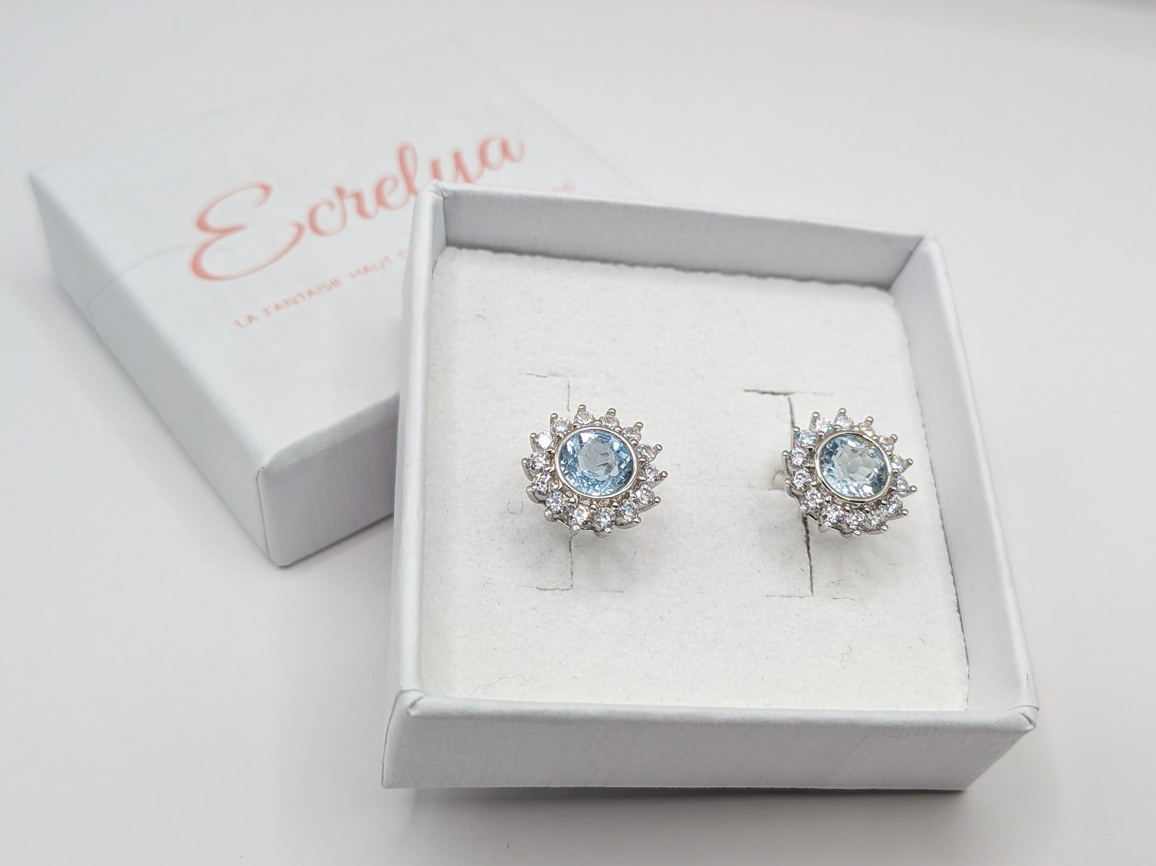 Puces fleur topaze bleue naturelle en argent 925 | Ecrelya Prestige