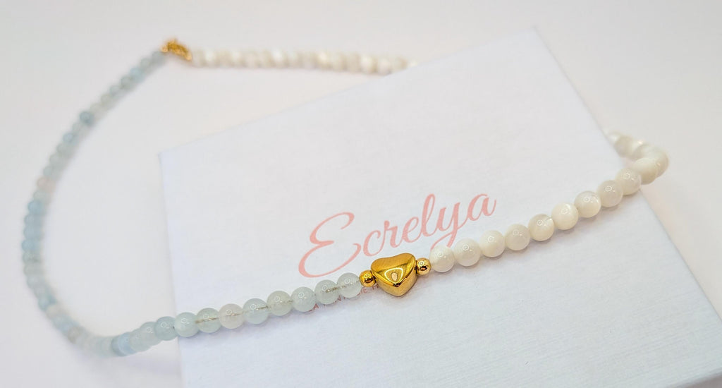 Collier aigue-marine, nacre et cœur doré sur un écrin Ecrelya