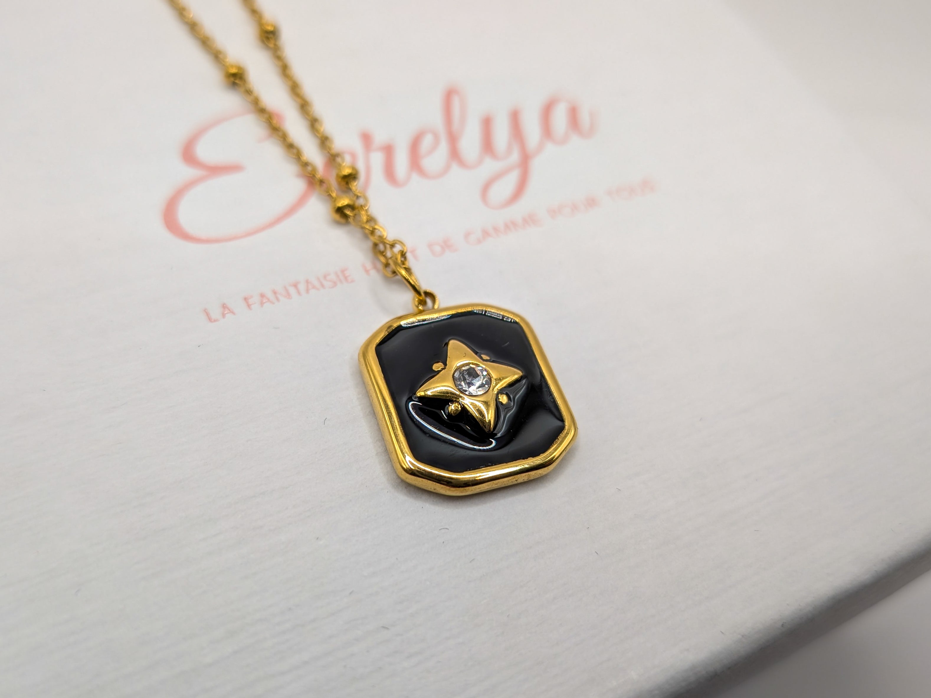 Collier Étoile Dorée Émail Noir - Ecrelya Bijoux