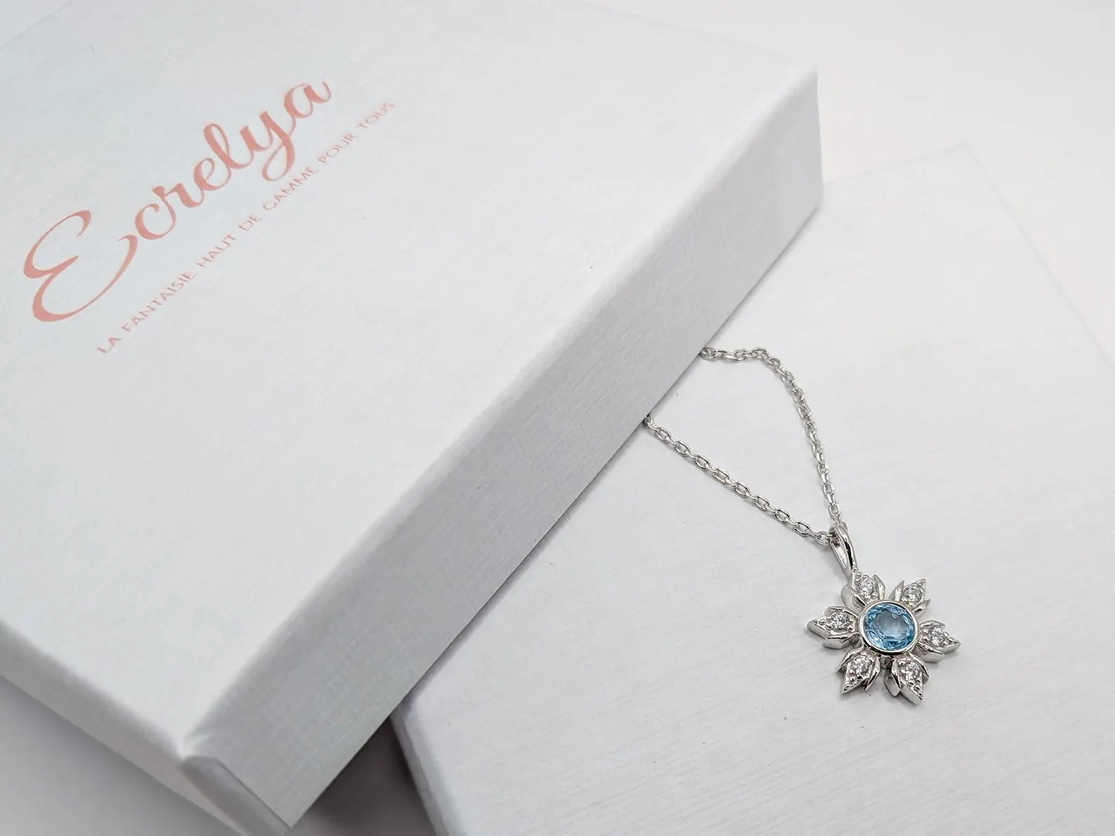 Collier étoile Topaze Bleue Naturelle - Ecrelya Prestige 